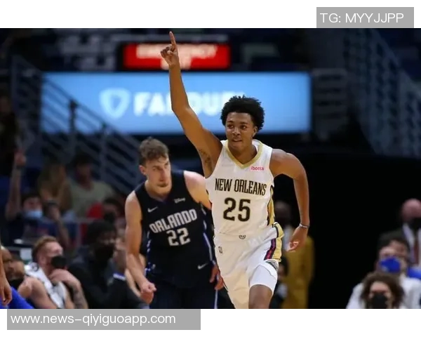 特雷墨菲22分钟内高效表现贡献18分7篮板3助攻展现出色状态 特雷墨菲22分钟内高效表现贡献18分7篮板3助攻展现出色状态