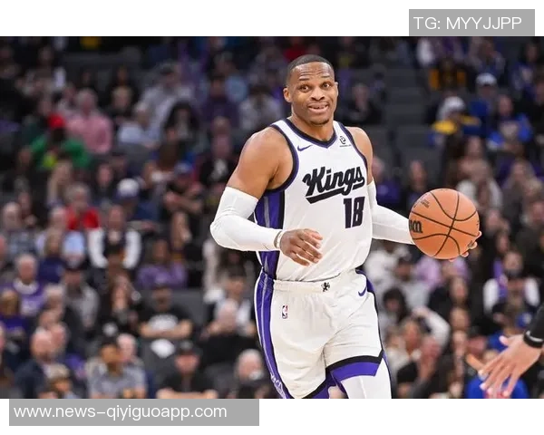 爱德华兹表现平平17投6中仅得17分贡献3篮板1断1帽令人失望